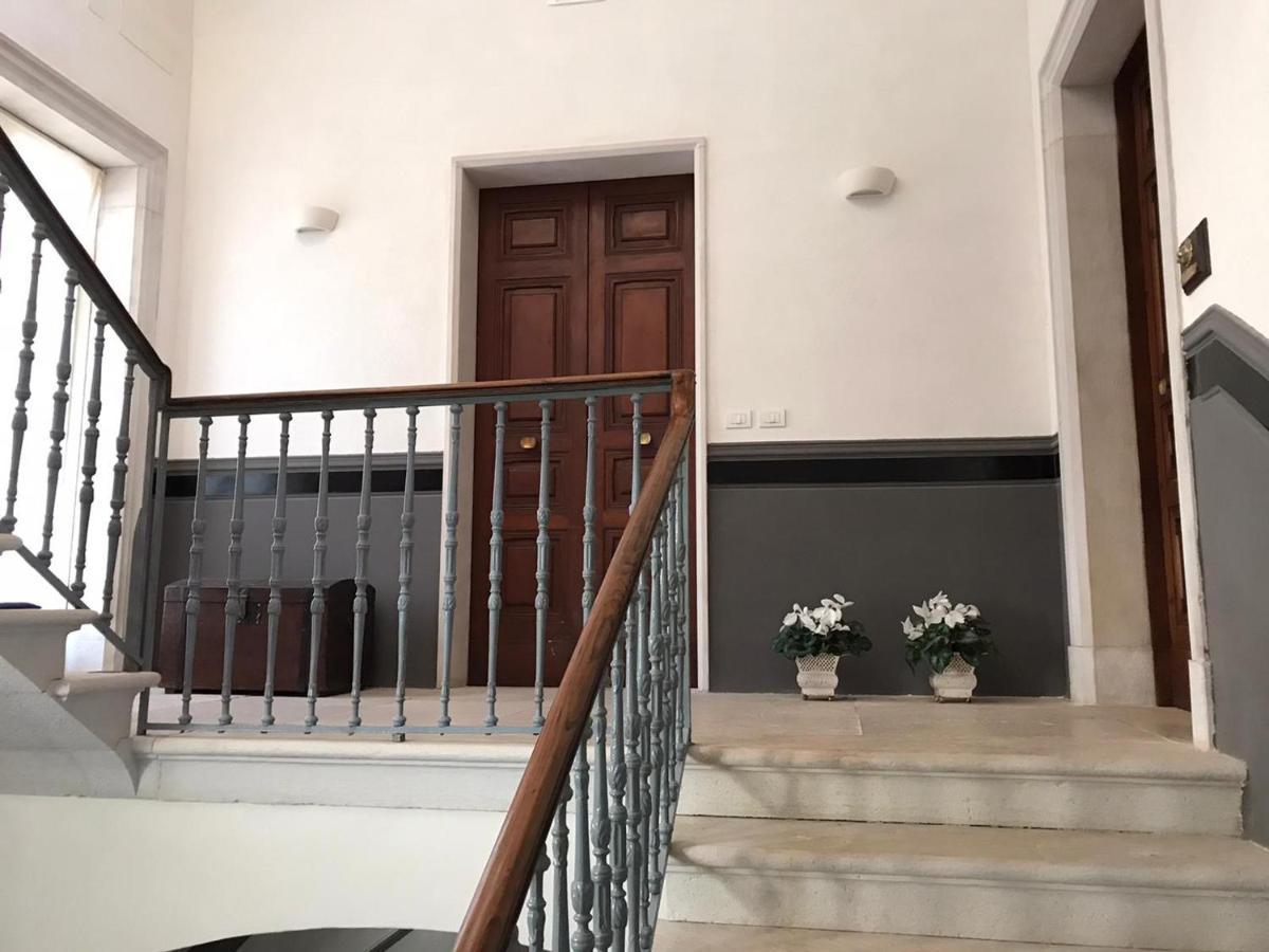 Palazzo Romanelli B&B Trani Eksteriør billede